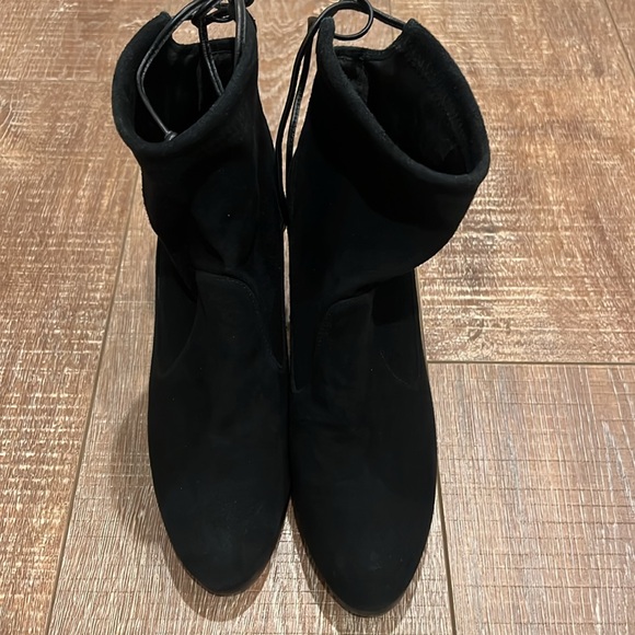 Stuart Weitzman Black Glove Stretch Suede Bootie - Picture 6 of 11